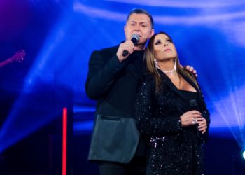 Ο Νίκος Μακρόπουλος υποδέχεται την Άντζελα Δημητρίου