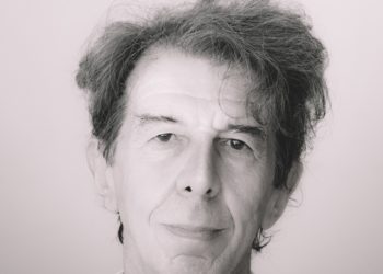 Ο Γρηγόρης Μήτας από το Α ως το Ω: “Ό,τι κι αν γράφω, αφετηρία μου είναι η εποχή που ζω”