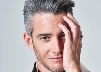 O Θεοχάρης Ιωαννίδης έρχεται με “Night Out”