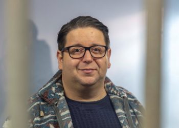 Σασμός: Ποιος είναι ο Τόλης Χρηστάκης;