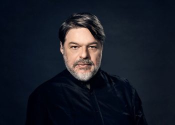 Ο Δημήτρης Παπαδημητρίου από το Α ως το Ω: “Μόνο το τραγούδι υπάρχει στην Ελλάδα”