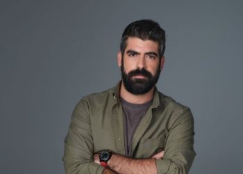 H γη της ελιάς: Ο Ανέστης μεθυσμένος επιτίθεται στην Ευτυχία