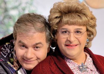 O Mάρκος Σεφερλής γίνεται “mamacita” Χαρίκλεια