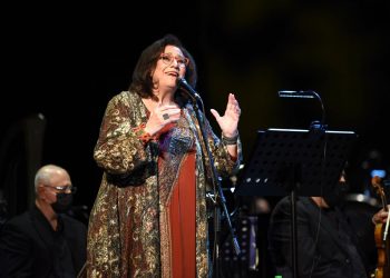 Χειροκροτήματα για το αφιέρωμα στον Ιάκωβο Καμπανέλλη