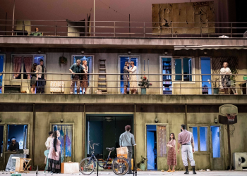 Η αυλή των θαυμάτων-Το μιούζικαλ: Μια έντιμη παράσταση-κιβωτός μουσικής μνήμης