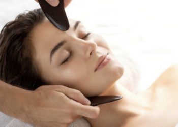 Γνωρίστε το θεραπευτικό μασάζ gua sha