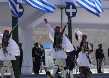 Live η παρέλαση για την 25η Μαρτίου στην Αθήνα