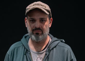 Ο Γιώργος Παλούμπης από το Α ως το Ω: “Τη ρωμιοσύνη δεν την κλαίω. Και καμιά φορά την κλαίω”