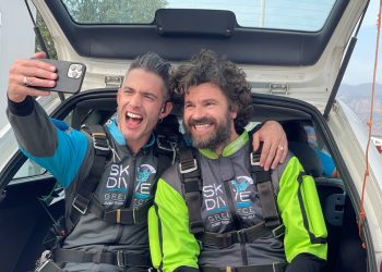 Night Out: Ο Θεοχάρης Ιωαννίδης «ανακρίνει» τον Χρήστο Βασιλόπουλο