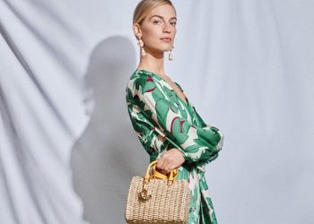 Ο οίκος CH Carolina Herrera υποδέχεται το καλοκαίρι με ζωηρές αποχρώσεις