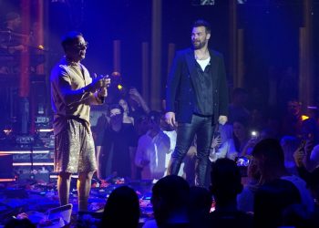 Ο Γιώργος Σαμπάνης υποδέχτηκε τον Γιώργο Μαζωνάκη στο “Έναστρον”