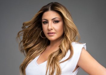 Έλενα Παπαρίζου: Καλοκαιρινή περιοδεία