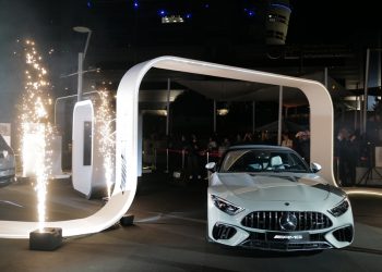 Mercedes-Benz Ελλάς: Εντυπωσιακή εκδήλωση για τα εγκαίνια “Past to the future”