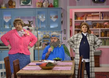 Bράδυ Κυριακής με “Super Mammy”