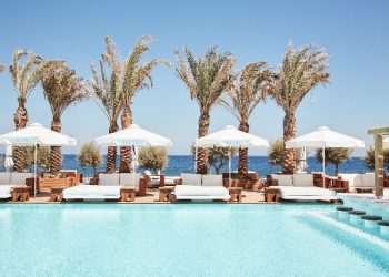 Lifestyle πολυτέλεια στη Σαντορίνη