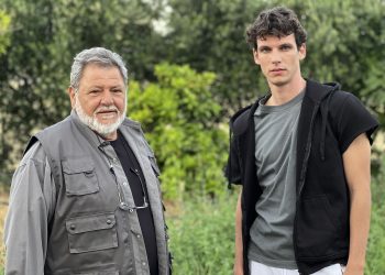 Η γη της ελιάς: Ο Αλέξης κλέβει τα χρήματα