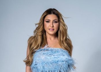 Έλενα Παπαρίζου: “Πάμε να διασκεδάσουμε παρέα το φετινό καλοκαίρι”