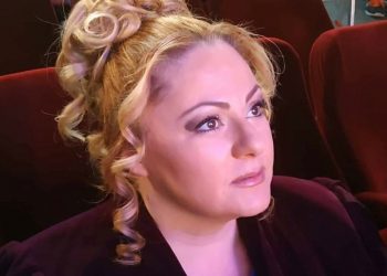 Η Αρετή Ζαχαριάδου από το Α ως το Ω: “Ας ψάχνουμε παντού το φως, μακριά από αρνητικά συναισθήματα και μιζέρια”