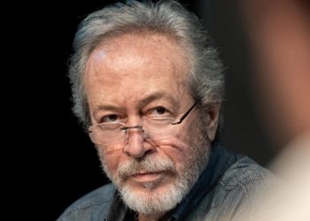 Ο Γρηγόρης Βαλτινός γίνεται ο “DA” στο θέατρο Ιλίσια