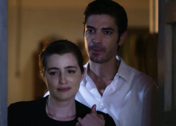 Άγριες Μέλισσες: Ο κλοιός σφίγγει