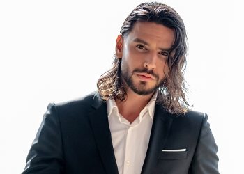 Ο Άρις Πετράκης από το Α ως το Ω: “Aυτό που χρειαζόμαστε είναι ρομαντισμός”