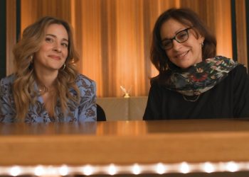 Η Χάρις Αλεξίου με την Νατάσσα Μποφίλιου σε μια συγκινητική, νέα “Συναυλία”