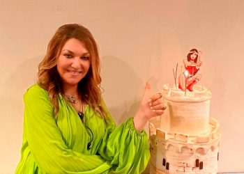 Καίτη Γαρμπή: Όλα όσα είδαμε, πάθαμε και ακούσαμε στην εντυπωσιακή συναυλία της