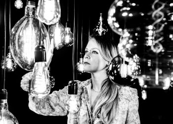 Η Λένα Παπαληγούρα από το Α ως το Ω: “Ζηλεύω τη στόφα των παλιών μεγάλων ηθοποιών”