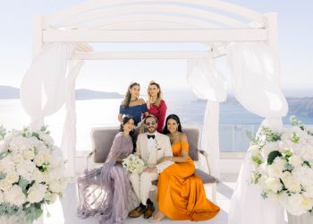 Γάμος «Χίλιες και μια νύχτες» στη Σαντορίνη