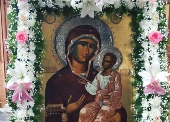 Ο πιστός λαός στην Ιερά Μονή Παναγίας Κουτσουριωτίσσης