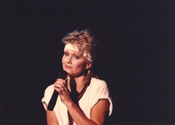 Όταν η Ολίβια Νιούτον Τζον έκανε σχοινάκι στη συναυλία της!