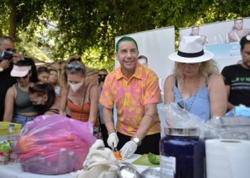 Ο Γιώργος Μαζωνάκης μαγειρεύει για τον “Άλλο Άνθρωπο” στη Νίκαια