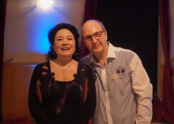 Συγκίνησε και ενθουσίασε η Μελίνα Μποτέλλη στο μονόλογο «Δυο γυμνά άσπρα χέρια»