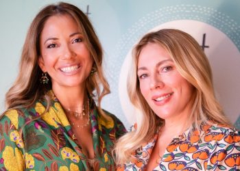 Σμαράγδα Καρύδη: Ποδαρικό στην τρίτη σεζόν του Art Podcast της Γιώτας Τσιμπρικίδου