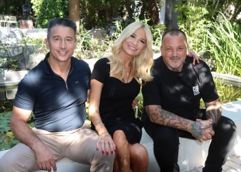 Πρωινό μας: Χαρούμενο μεσημεριανό με φίλους μετά την πρεμιέρα