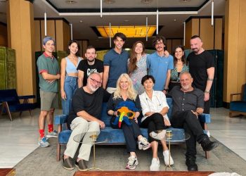 O Mάικ Φασολάκης της Μαρί Κωνσταντάτου επιστρέφει με “Πάρτι”