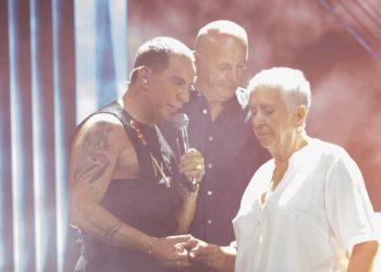 Γιώργος Μαζωνάκης: Επέστρεψε στην παλιά του γειτονιά για ένα μαγικό βράδυ