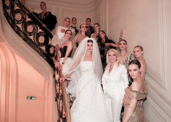 Λάμψη, χρώμα και άρωμα Ελλάδας στη νέα συλλογή της Όλγας Καραβερβέρη