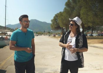 Ο Γιάννης Τσιμιτσέλης με συνεπιβάτη τον Διονύση Σχοινά στο «Fishy»