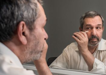 «Αυτός και το παντελόνι του» στο Θέατρο Αμαλία