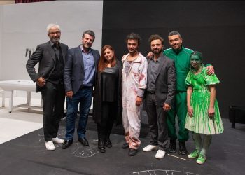 Ο πουπουλένιος: Kαθηλωτική πρεμιέρα στη Θεσαλονίκη