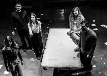 «Πεθαίνω σαν χώρα» στο Metropolitan the Urban Theater