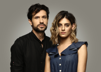 Σασμός: Ο Αστέρης και η Αργυρώ ένα φιλί μακριά