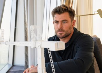 Χωρίς Όριο: Η πρωτότυπη σειρά  με τον Κρις Χέμσγουορθ