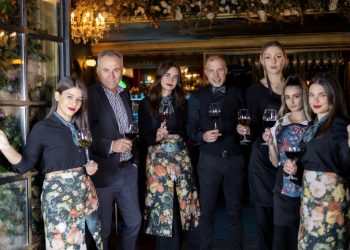 O Gigifioggos γιορτάζει τη συνεργασία με τον head sommelier Βασίλη Παπαδόπουλο