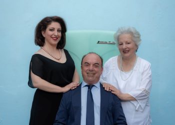 “Πάτα το κουμπί” στο Θέατρο Αμαλία