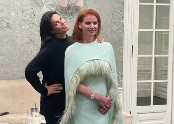 Η Σάρα Ράφερτι στο ιστορικό ατελιέ της Celia Kritharioti