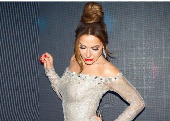 Λαμπερή Δέσποινα Βανδή με glam δημιουργία της Celia Kritharioti