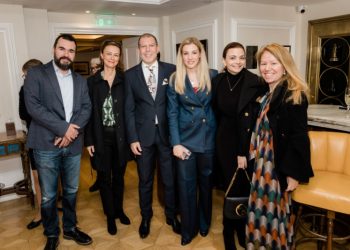 Μεγάλη Βρεταννία – King George: Χριστουγεννιάτικο γεύμα στο Tudor Hall Restaurant