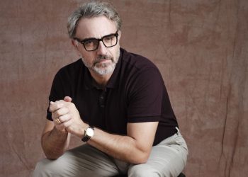 Φάνης Μουρατίδης: “Με ενοχλεί που παρασοβαρεύω και παιδιαρίζω λιγότερο”